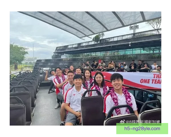 奥运选手敞篷巴士游行 牛车水欢呼点有更新